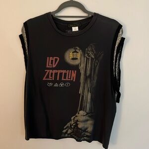 Trendy and tipsy vintage chain link top Les zeppelin